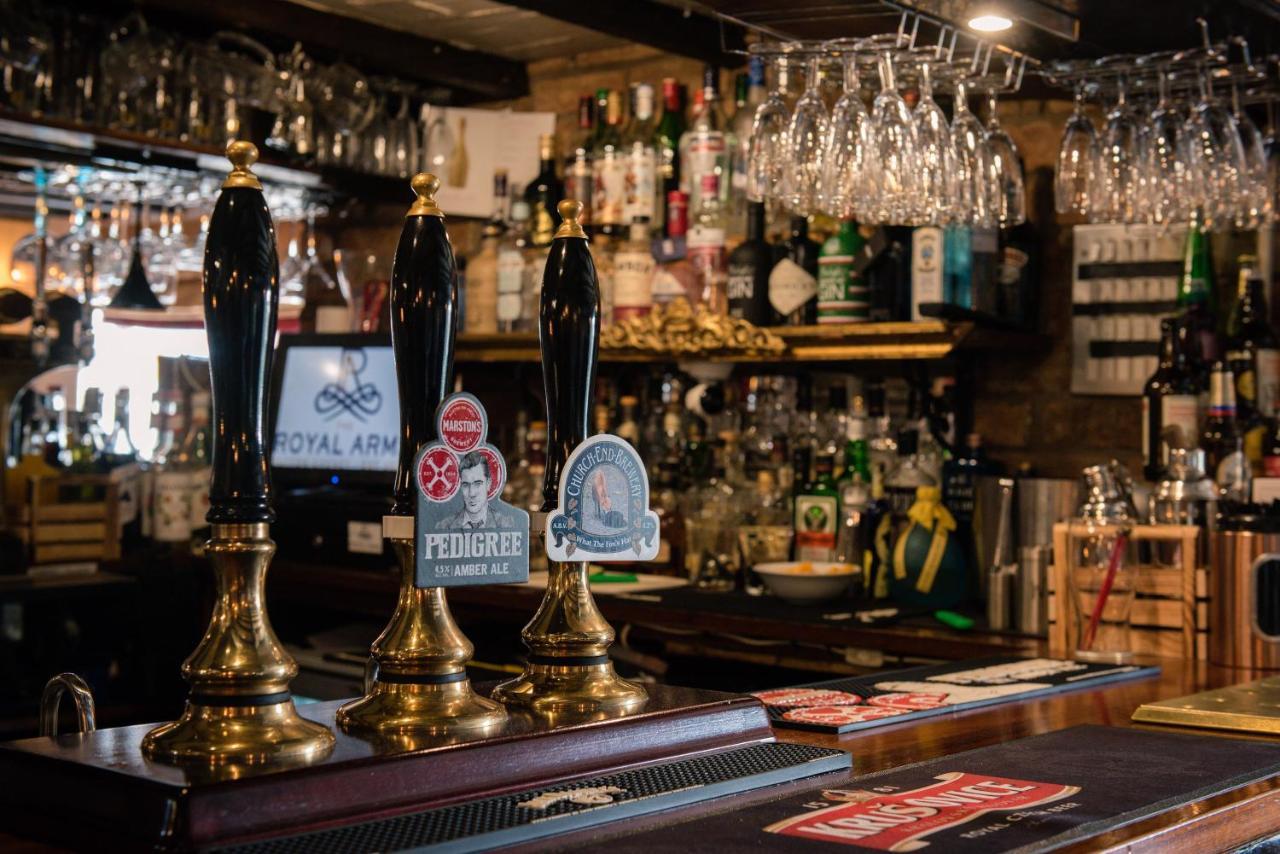 The Royal Arms Hotel Саттон Чейни Экстерьер фото
