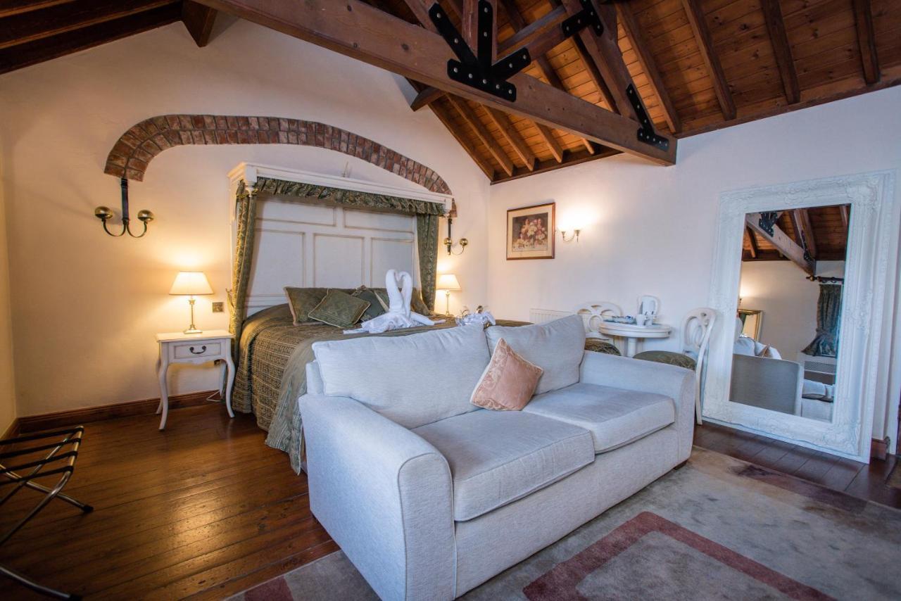 The Royal Arms Hotel Саттон Чейни Экстерьер фото
