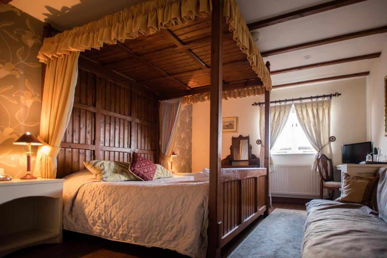 The Royal Arms Hotel Саттон Чейни Экстерьер фото